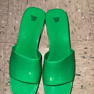 Wild Fable Green Clog